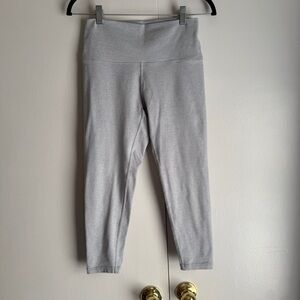 FLEO Light Gray Cropped Leggings Women’s Size Large